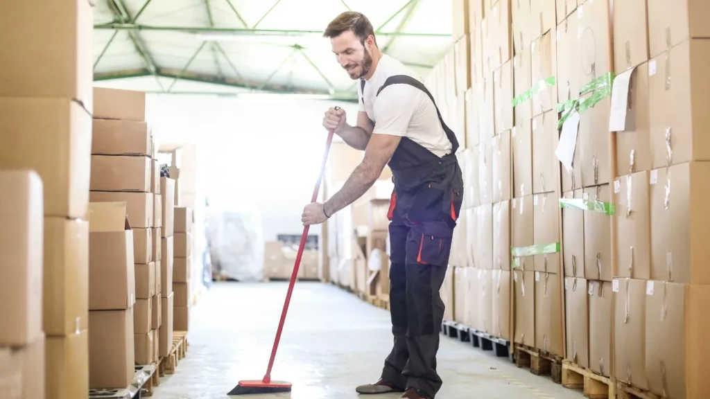 Deep warehouse cleaning service for offices and storage areas