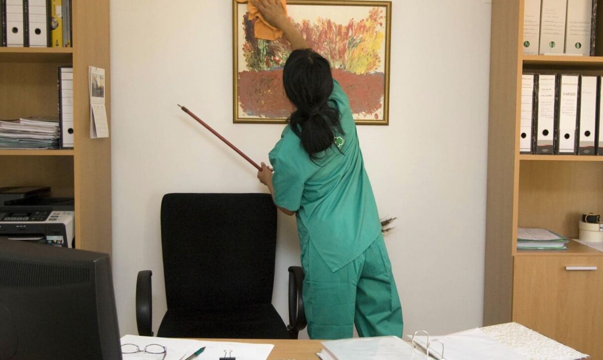 Before and after results of professional apartment cleaning services showing spotless kitchen