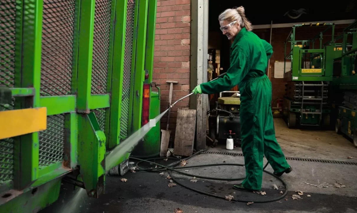 Professional warehouse cleaning with eco-friendly solutions