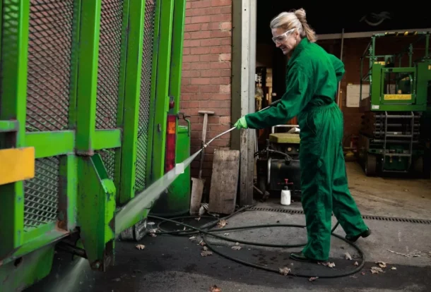 Professional warehouse cleaning with eco-friendly solutions