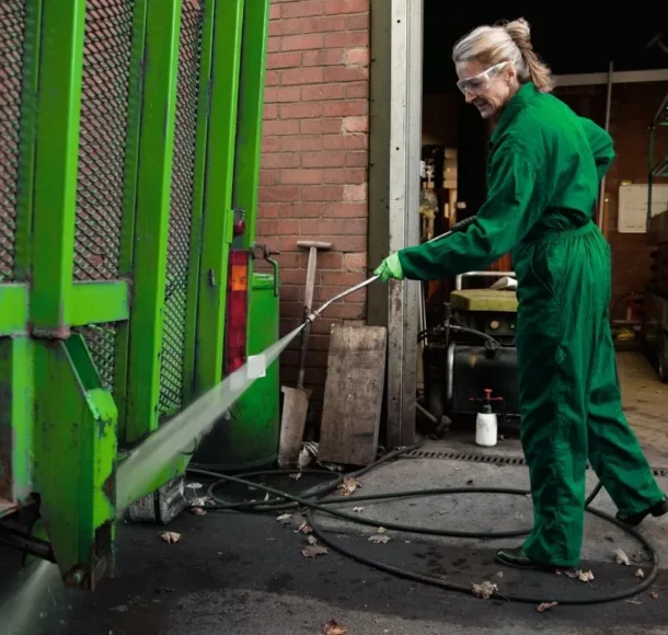 Professional warehouse cleaning with eco-friendly solutions